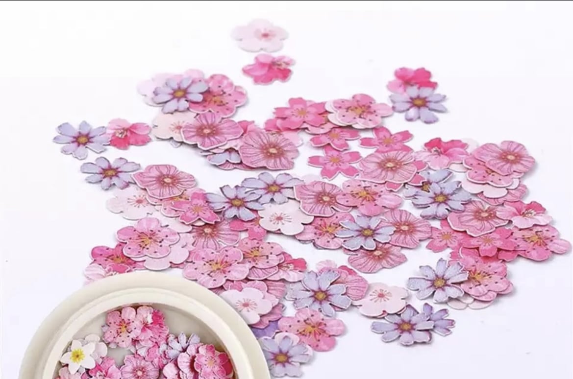 Décorations fines pour ongles – fleurs, papillons et cœurs pour nail art professionnel
