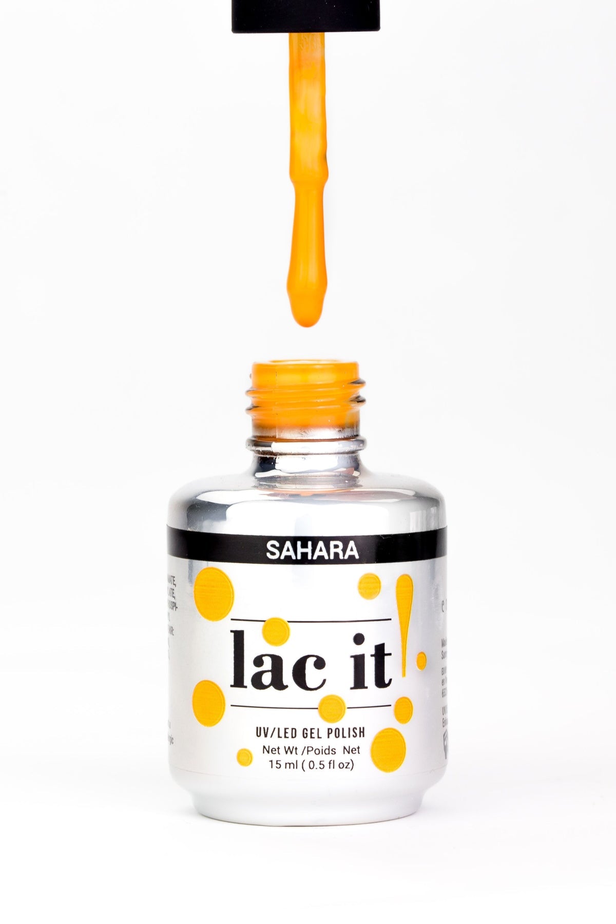 Ce vernis gel professionnel, disponible en plusieurs teintes tendances, s’applique facilement et assure une couleur intense sans écaillage jusqu’à 3 semaines. SAHARA