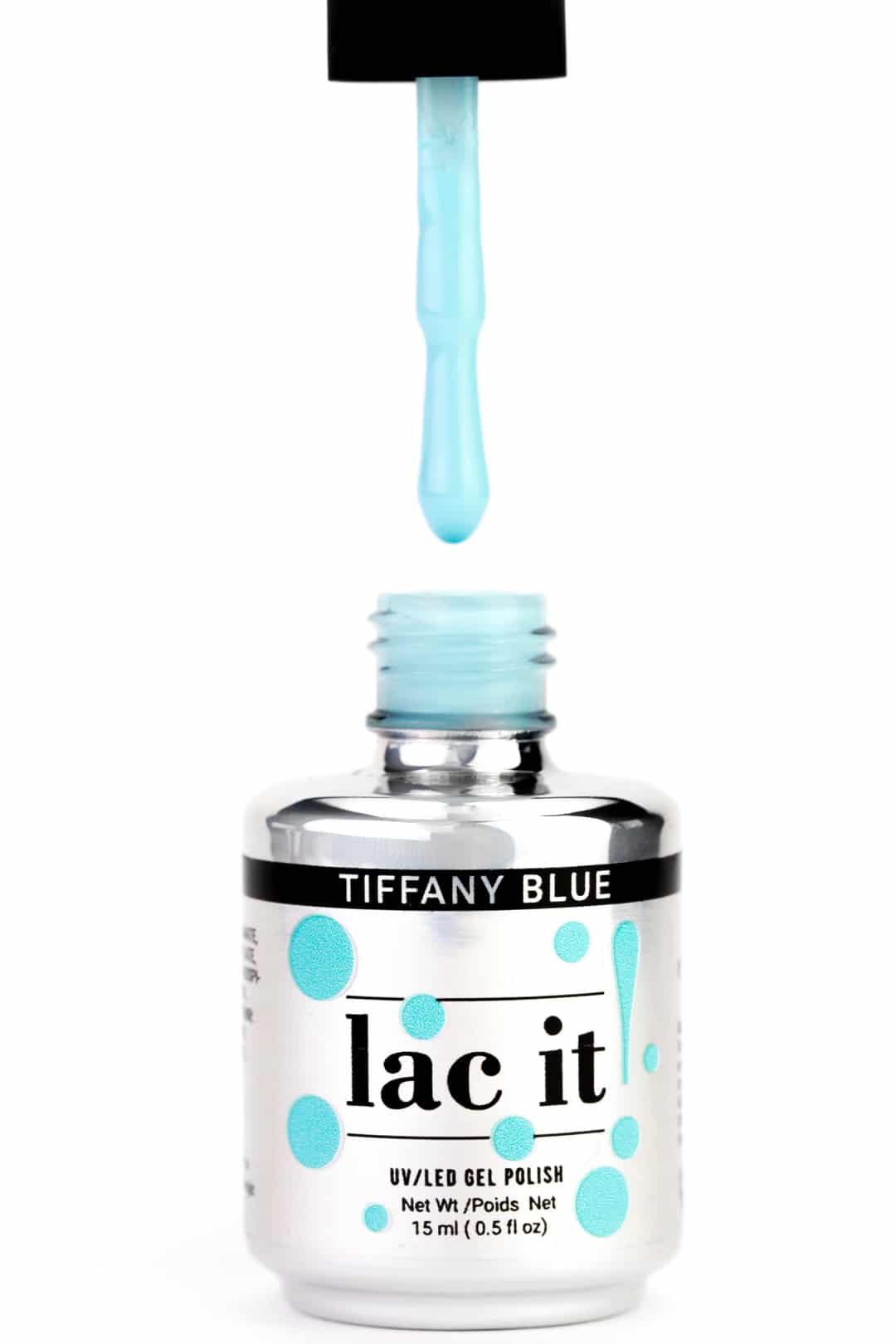 Ce vernis gel professionnel, disponible en plusieurs teintes tendances, s’applique facilement et assure une couleur intense sans écaillage jusqu’à 3 semaines. TIFFANY BLUE